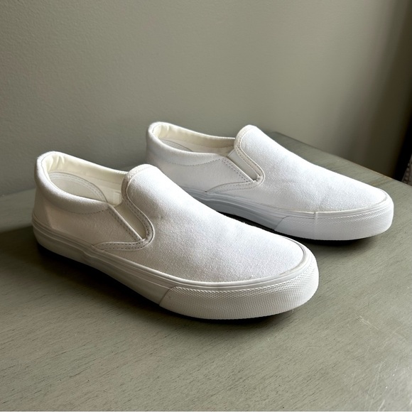 No Boundaries NOBO Memory Foam White Slip-On Canvas Sneakers Women 7.5 - Picture 1 of 10